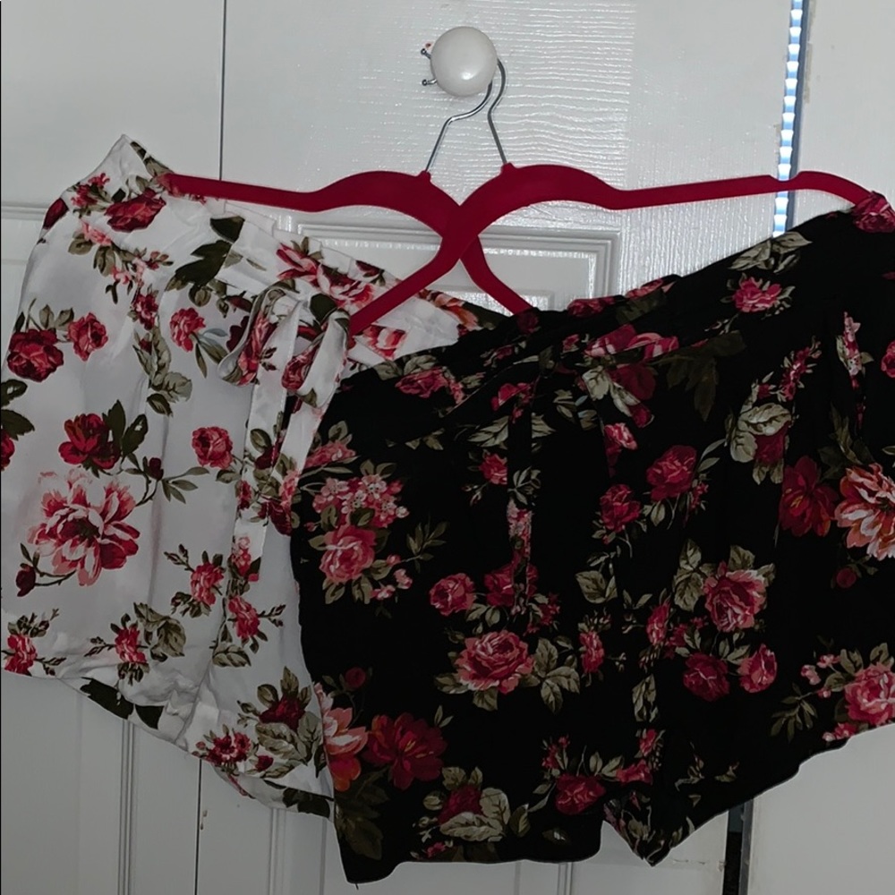 Forever 21 Floral shorts. 🌸ALL OFFERS WELCOME🌸